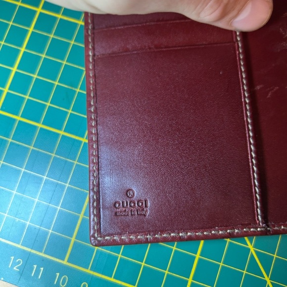 Vintage Gucci embossed GG leather notebook case in a burgundy red - Picture 5 of 11
